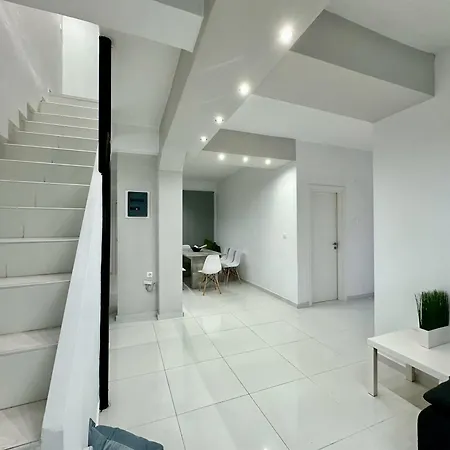 Four Seasons - The White Queen House * Kriopigi