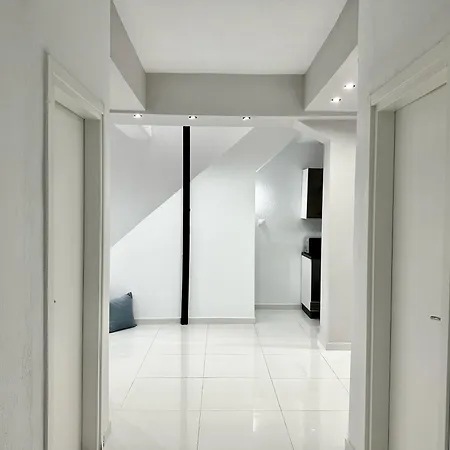 Four Seasons - The White Queen House