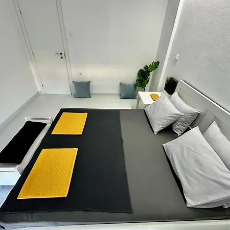 Four Seasons - The White Queen House *