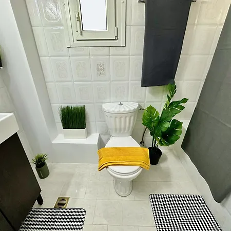 Four Seasons - The White Queen House Kriopigi