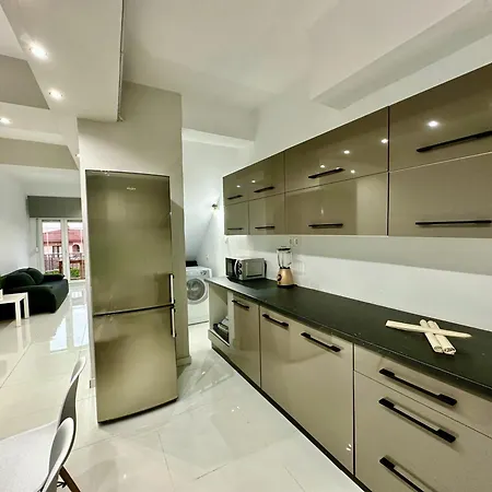 Four Seasons - The White Queen House * Kriopigi