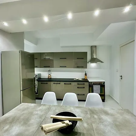 Four Seasons - The White Queen House Ferienhaus Kriopigi