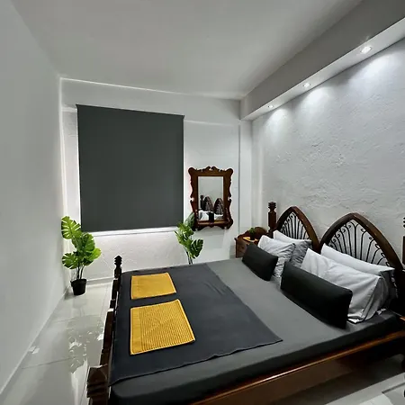 Four Seasons - The White Queen House