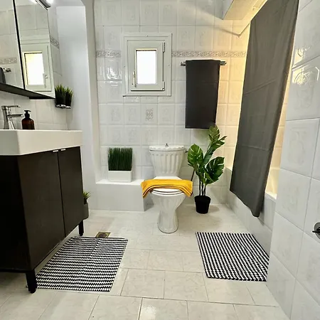 Four Seasons - The White Queen House *