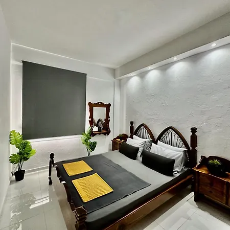 Four Seasons - The White Queen House Kriopigi