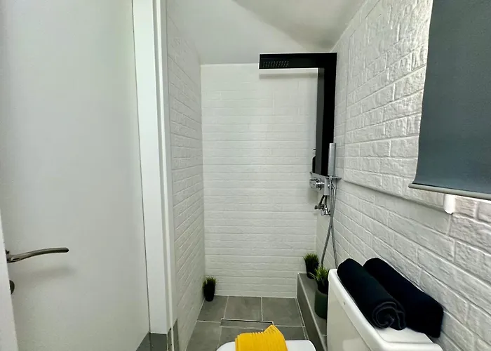 度假居 Four Seasons - The White Queen House