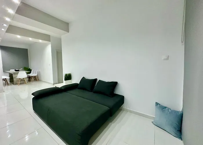 度假居 Four Seasons - The White Queen House *