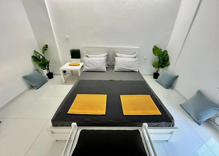 Four Seasons - The White Queen House *