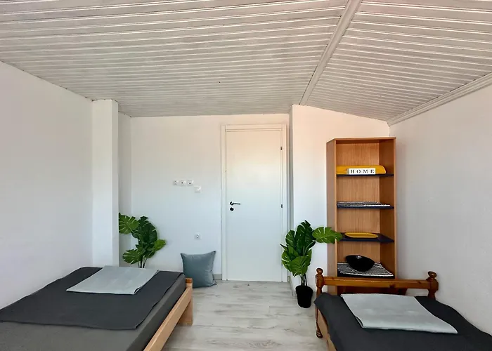 Four Seasons - The White Queen House *