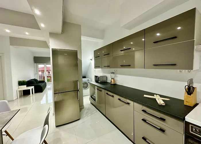 Four Seasons - The White Queen House * 克里皮吉