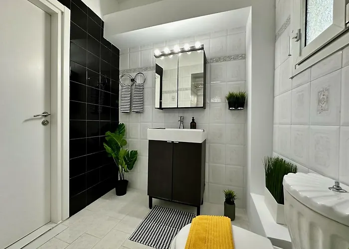 Four Seasons - The White Queen House