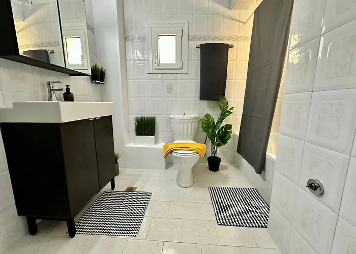 Four Seasons - The White Queen House *